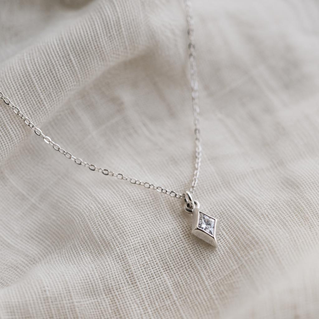 Mira Geometric Pendant Chain detail